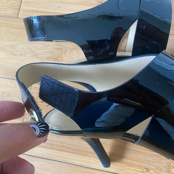 Michael Kors black patent leather slingbacks with wide straps and Velcro closure - Picture 7 of 11